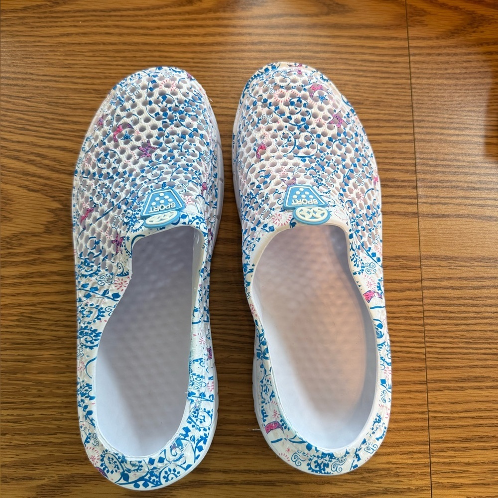Women’s  Sport 8.5 Water/Beach/Every Day Shoes - Blue and Pink Pattern - Picture 5 of 13